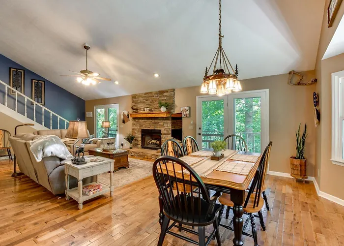 Hiawassee Porch: Getaway Near River, Lake & Trails