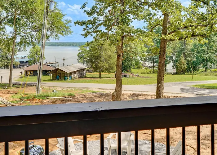 Kentucky Lake Escape: Family Cabin W/ Fire Pit