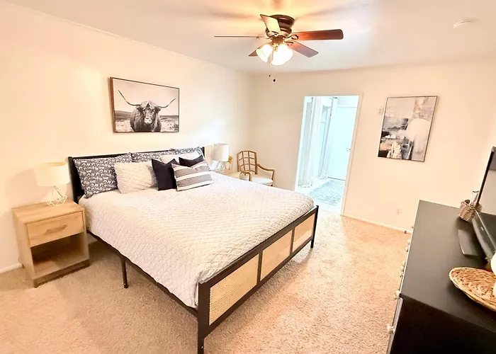 New Boho Farmhouse With Game Room & Fire Pit