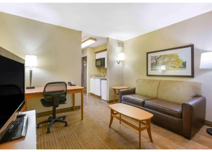 Motel 6 Suites Findlay Tiffin Avenue, Oh