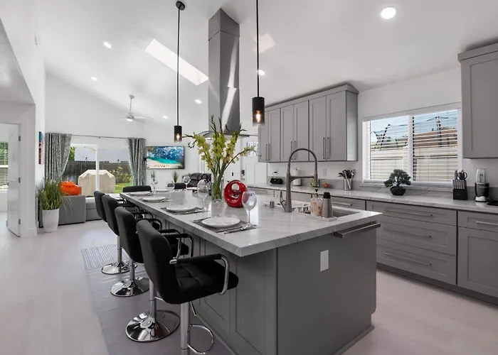 Luxury New Build Bright 2Br 2Ba Large Backyard