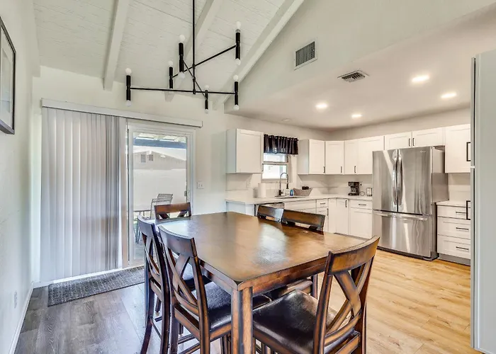 Near River! Home W/ Fenced Yard In Bullhead City