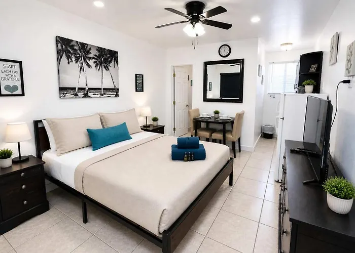 Ocean Hollywood Suites By The Gold Nests