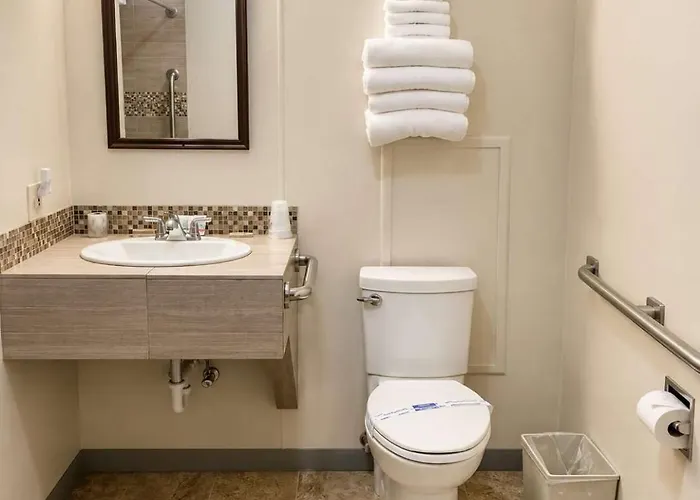Room 25-2 Queen Suite -Woodland Motor Lodge