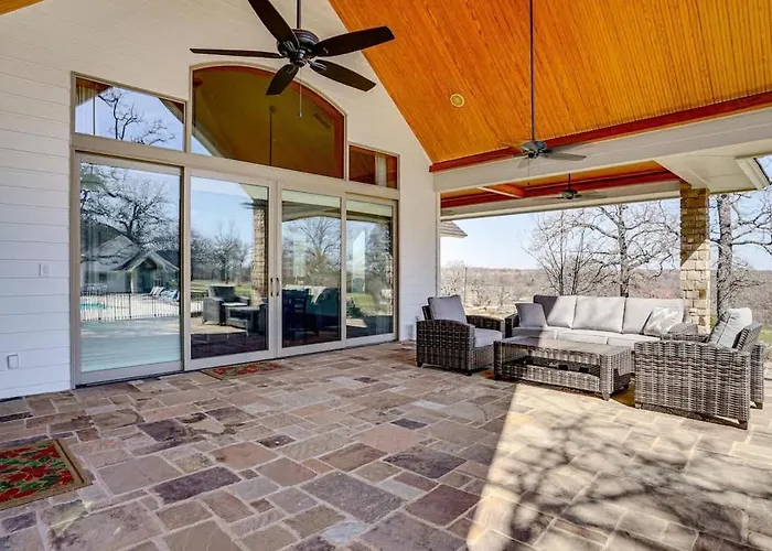 Post Oak Estate - Pool Barn 2 Guest Homes 16 Ac