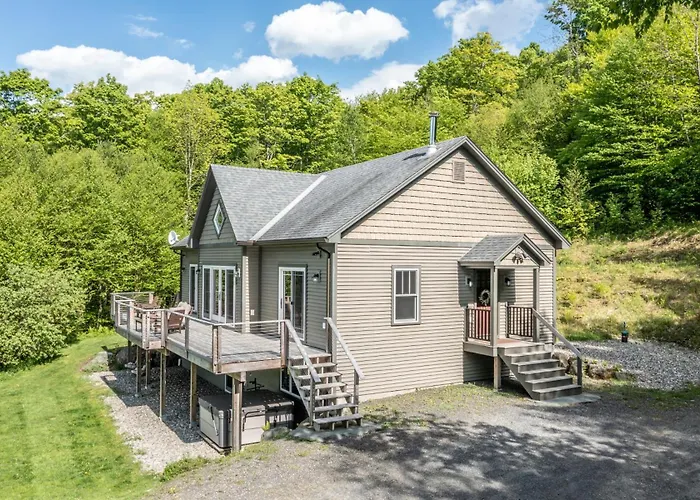 Secluded Lodge With Mt Mansfield Views And Hot Tub