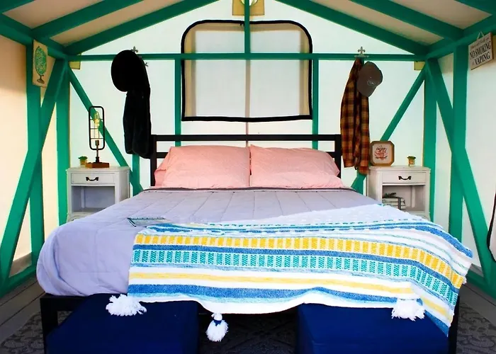 Stylish Lakeside Glamping Cabin With Eastern Sierra Mountain Views Near Bridgeport, California