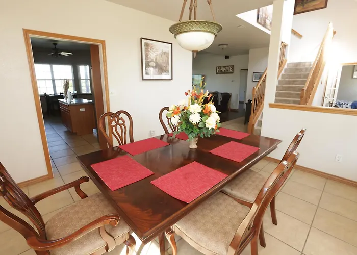 Large 5-Bedroom Farmhouse With Barn In Waxahachie Perfect For Families And Groups