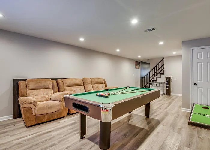 Pool, Hot Tub & Game Room! Stockbridge Oasis
