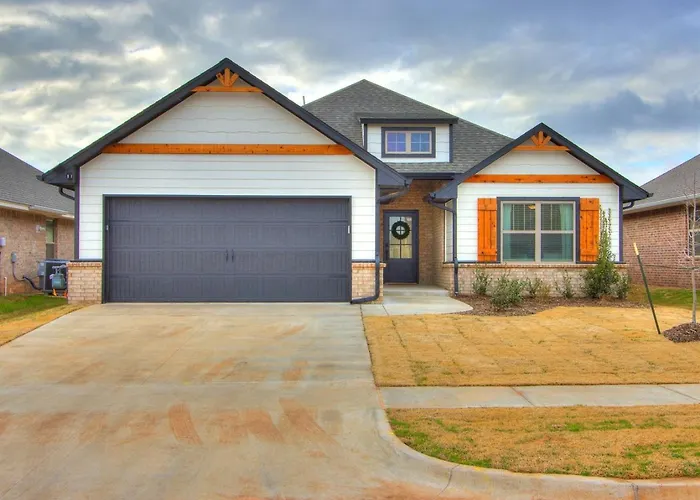 Spacious 4Br Furnished Yukon Home Patio Garage