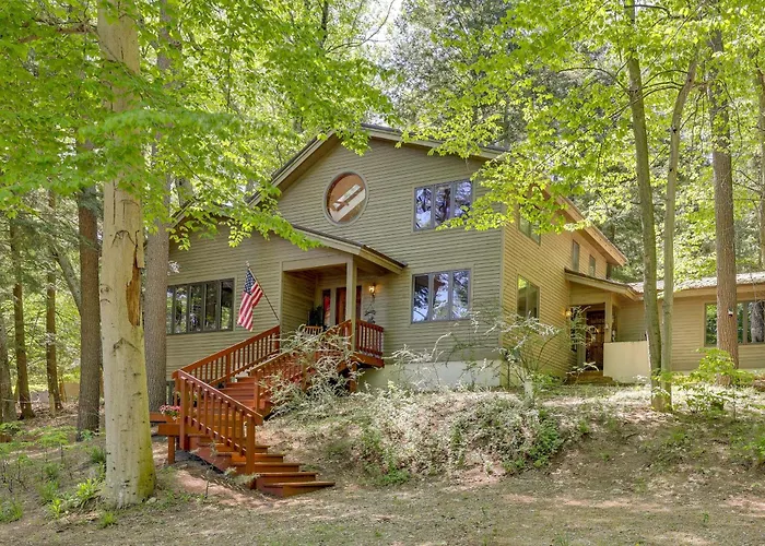 Glen Arbor Home W/ Glen Lake Access & Shared Dock!