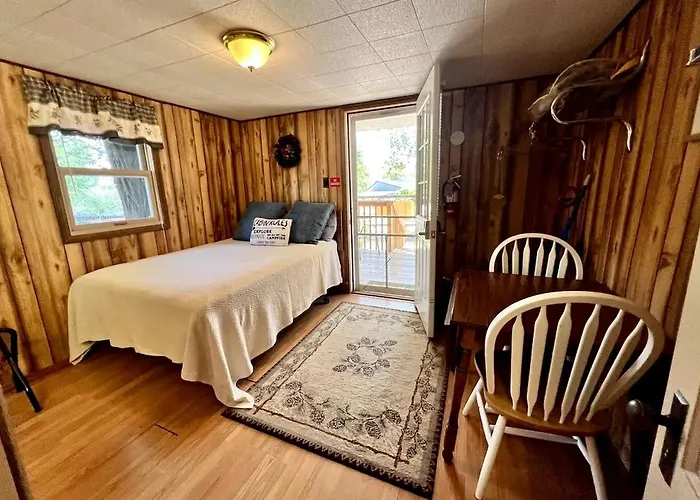 Quaint Studio Cabin Ideal For Couples In South Dakota