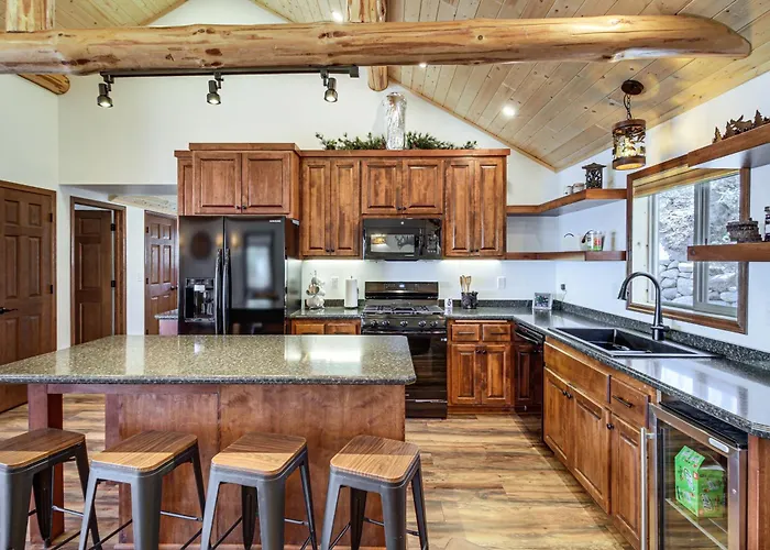 Leech Lake South Shore - Private, Sleeps 8 Adults