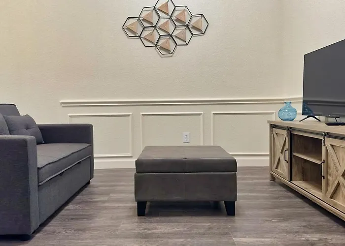 Staymansfield! Modern 3 Bedroom Home For Stay!