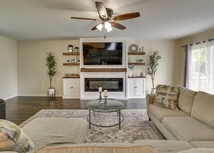 4 Mi To Dtwn: Garland Getaway W/ Fenced-In Yard