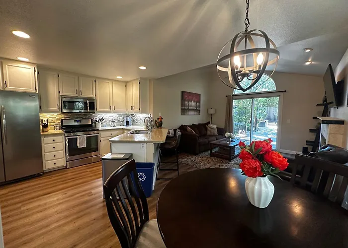 Outdoor Sonoma Escape With Hot Tub And Large Yard