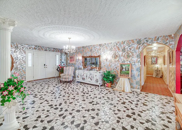Princeton Mtn-View Estate: Vintage Charm