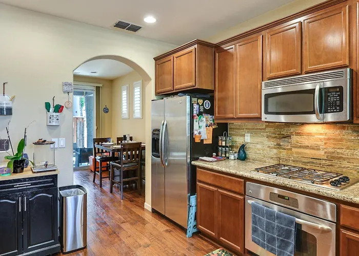 Spacious + Pet-Friendly Family Home In Tracy