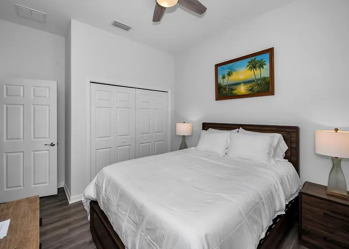 Tropical 3Br Bungalow Near Sponge Docks, Downtown, Pinellas Trail, & Pickleball