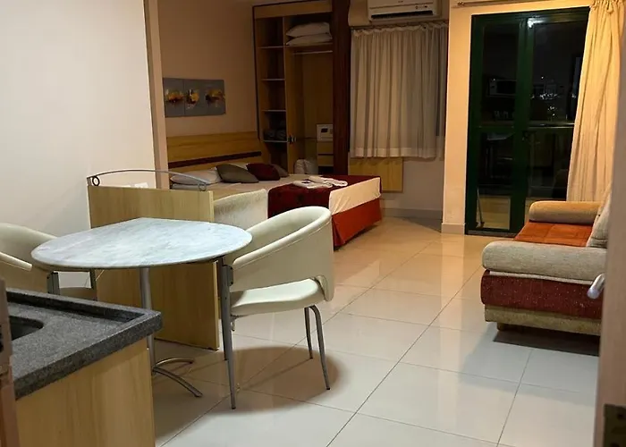 Flat Century Plaza 508, apartamento com vista para praia e canal de Camburi