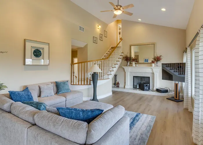 Amazing Mtn & City Views! Simi Valley Hideaway