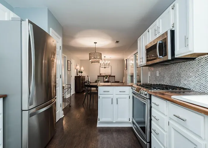 Waterfront Chapel Hill Retreat Near Unc, Sleeps 10