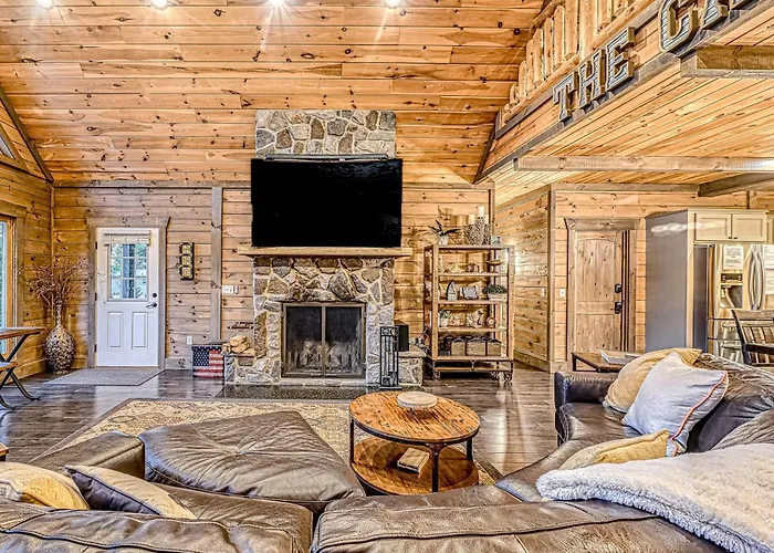 Cabin On The Cove - Luxe Lakefront Pet Friendly Cabin On 5 Acres With Huge Dock