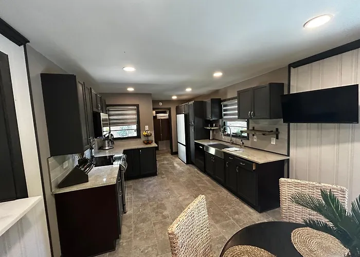 Modern 3Br Retreat Near Atl Airport Quiet Neighborhood Sleeps 6