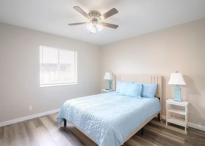 2 Bedroom Coastal Home Near Beach