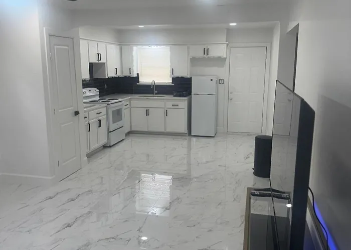 Remodeled 2-Bedroom Retreat Near Ou & Downtown Okc