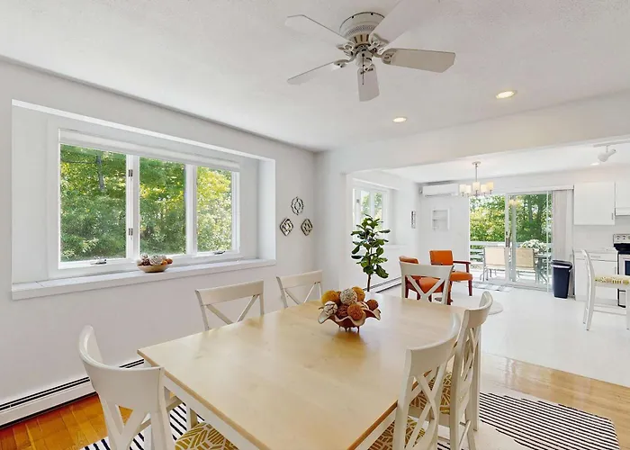 Bright Falmouth Home With Open Layout Ac & Deck