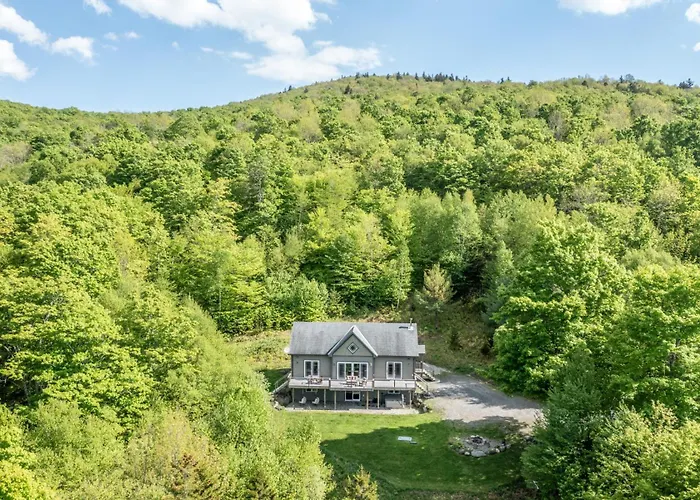 Secluded Lodge With Mt Mansfield Views And Hot Tub