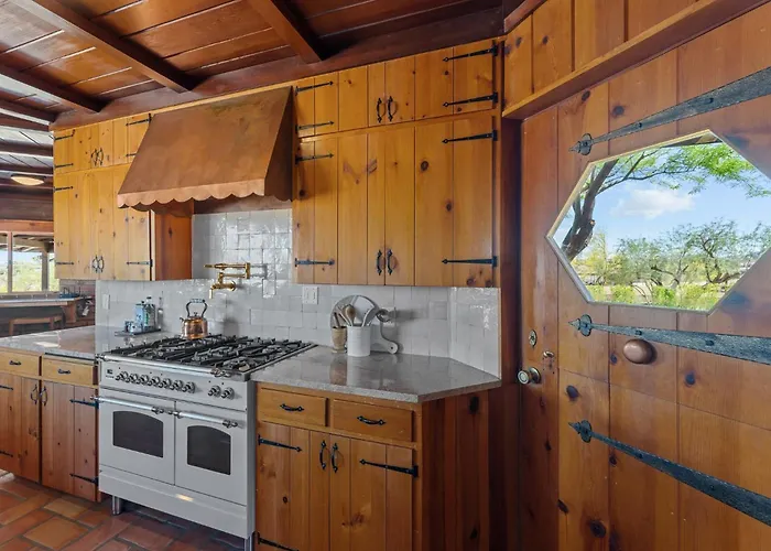 Luxury Horse Estate With Full Views