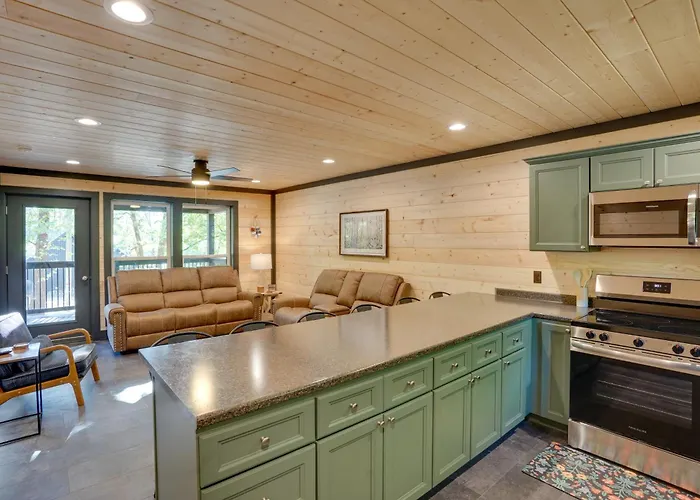 Steps To Lake! Pet-Friendly Murray Retreat W/ Deck