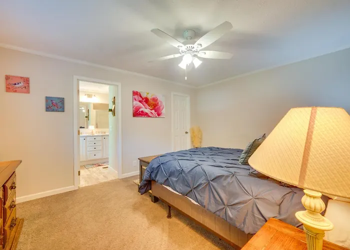 Pets Welcome! Lexington Getaway W/ Gigantic Yard