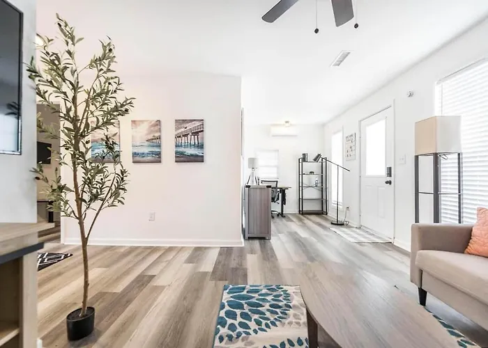 1Br Home Fenced Yard Workspace Pet Playground