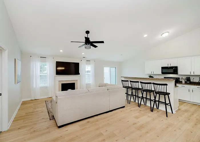 Elegant Comfort In Noblesvilles Timber Ridge!