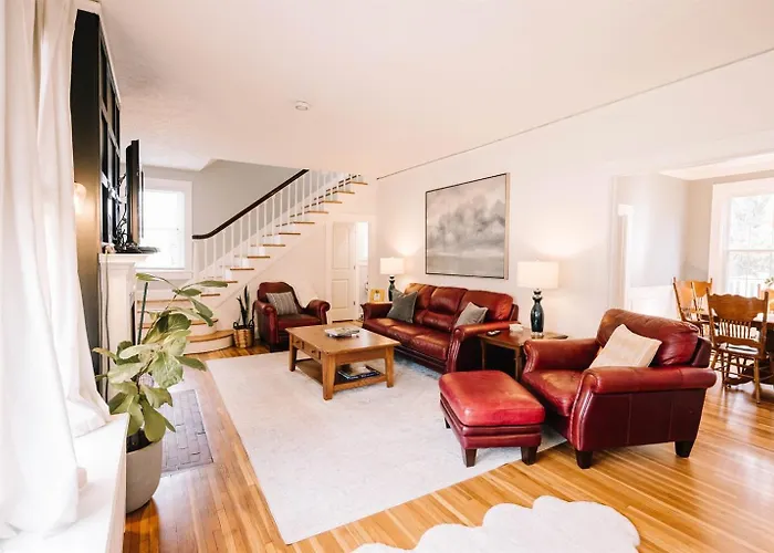 The Marshall House- Walk To Averett & Downtown- 5 Mins To Caesars Virginia