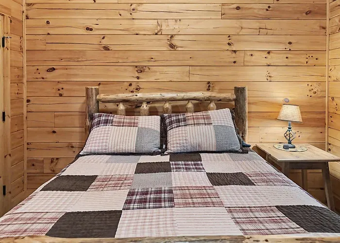 Getaway Cabin | Hot Tub + Fire Pit + Trail Access