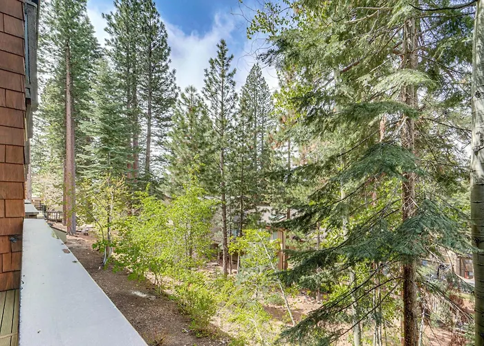 1 Mi To Lake Tahoe & Beach! All-Season Getaway
