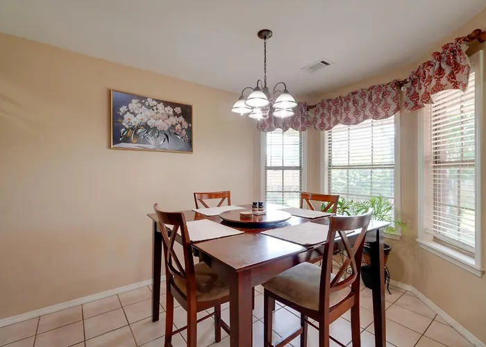 Pet-Friendly Retreat | Arkansas Tech & Hiking