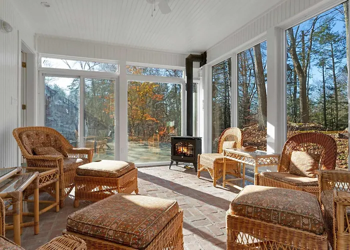 Cardinal Crossing - Stylish & Spacious Hudson Valley Getaway With Heated Saltwater Pool