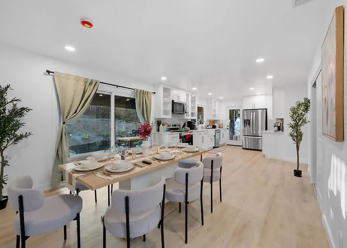 Entire Private Home With 5 Beds, 3 Bathroom, Pool, Big Yard, View, King Bed, 6 Parking, Available Now
