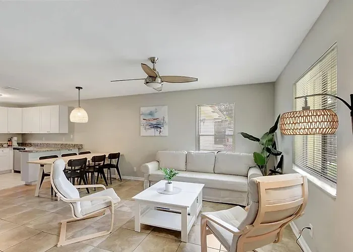 2 Bedroom Home Close To The Beach