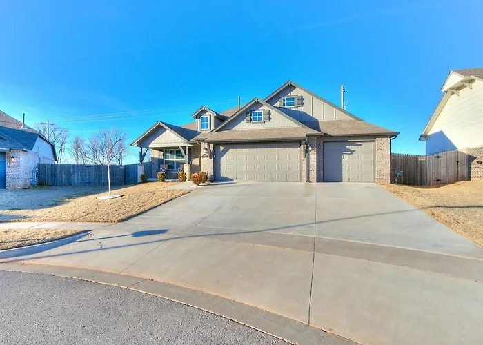 Stunning Home In Great Neighborhood