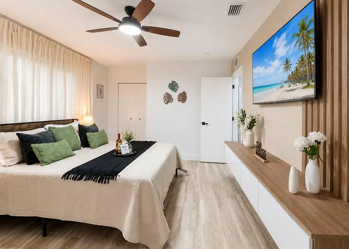 Modern Suite King Bed Free Parking