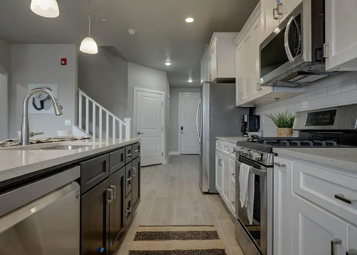 Zion Village Vacation Home, Pickleball, Basketball, Heated Pool