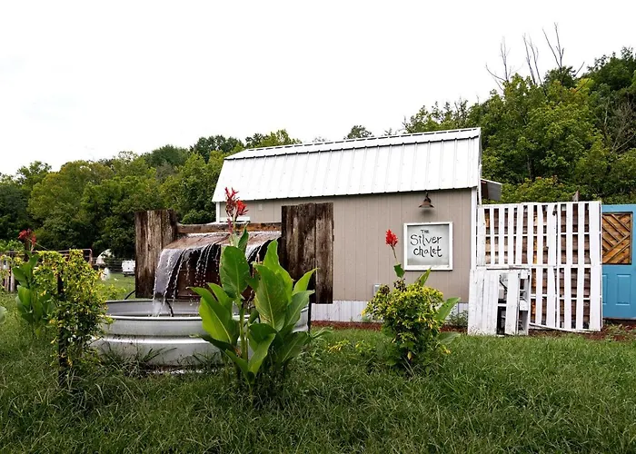 Romantic Glamping Tiny House With Outdoor Sauna In Newport, Tennessee