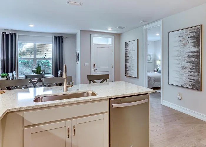 Work & Play! Home W/ Modern Comfort In Estero