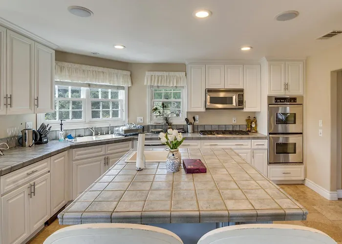 Combined Retreat W/ Epic Views In Simi Valley!